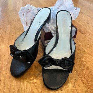 2007 Etienne Aigner Black Leather Wynn Slide Sandals in W11 w/Adorable Bows